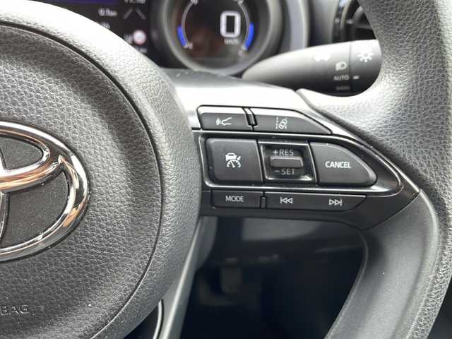 トヨタ ヤリス G 静岡県 2023(令5)年 1.6万km ブラック ディスプレイオーディオナビ/Bluetooth/バックカメラ/セーフティセンス/前車追従クルーズコントロール/オートハイビーム/レーンキープアシスト/オートエアコン/スマートキー/ETC/保証書/取説