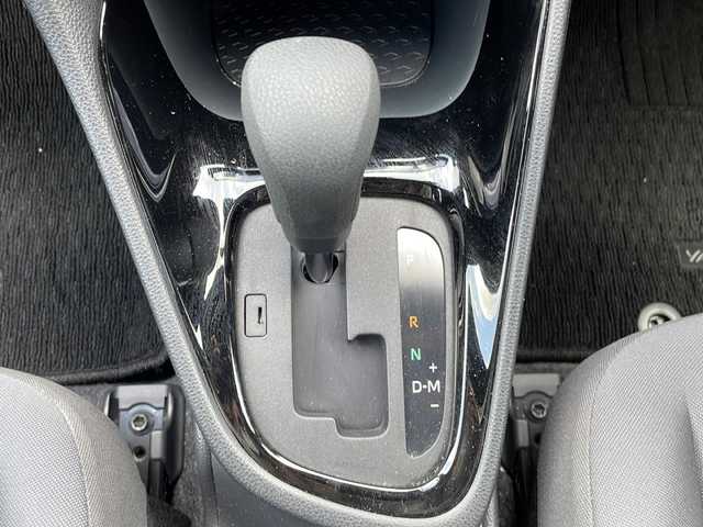 トヨタ ヤリス G 静岡県 2023(令5)年 1.6万km ブラック ディスプレイオーディオナビ/Bluetooth/バックカメラ/セーフティセンス/前車追従クルーズコントロール/オートハイビーム/レーンキープアシスト/オートエアコン/スマートキー/ETC/保証書/取説