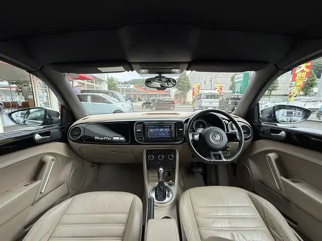 フォルクスワーゲン ザ・ビートル カブリオレ 長崎県 2014(平26)年 10.5万km 黒 登録時104120km/純正ナビ/・TV/・DVD/・Bluetooth/バックカメラ/D＋N席シートヒーター/オートヘッドライト/オープンカー/電動格納ミラー/MT付きAT
