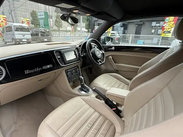 フォルクスワーゲン ザ・ビートル カブリオレ 長崎県 2014(平26)年 10.5万km 黒 登録時104120km/純正ナビ/・TV/・DVD/・Bluetooth/バックカメラ/D＋N席シートヒーター/オートヘッドライト/オープンカー/電動格納ミラー/MT付きAT