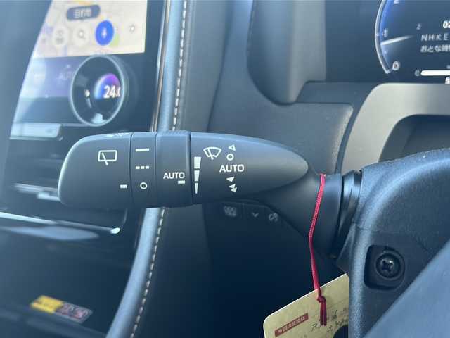 トヨタ アルファード Z 愛知県 2024(令6)年 0.6万km プラチナホワイトパールマイカ /禁煙車/ワンオーナー//左右独立ムーンルーフ//14インチHDディスプレイオーディオ//コネクティッドナビ/フルセグTV//Bluetooth/USB・HDMI//バックカメラ・パノラミックビューモニター//ビルトインETC2.0//ワイヤレス充電//デジタルインナーミラー//トヨタセーフティセンス//プリクラッシュセーフティ//レーントレーシングアシスト//レーンディパーチャーアラート//アダプティブハイビーム//オートハイビーム//レーダークルーズコントロール//パーキングサポートブレーキ//ロードサインアシスト//ブラインドスポットモニター//プロドライビングアシスト//黒合皮革シート//1・2列目パワーシート（D席メモリ付き）//1・2列目シートヒーター・シートベンチレーション//ステアリングヒーター//パワーバックドア//ユニバーサルステップ//電動パーキング・ブレーキホールド//後席用パワーサイドシェード//3眼LEDオートライト//電動格納ミラーウィンカー//純正１８インチアルミ//取扱説明書/新車保証書//スペアキー