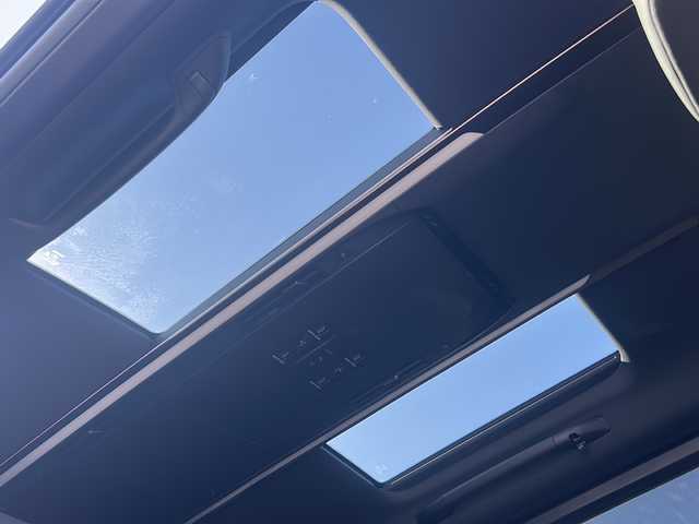 トヨタ アルファード Z 愛知県 2024(令6)年 0.6万km プラチナホワイトパールマイカ /禁煙車/ワンオーナー//左右独立ムーンルーフ//14インチHDディスプレイオーディオ//コネクティッドナビ/フルセグTV//Bluetooth/USB・HDMI//バックカメラ・パノラミックビューモニター//ビルトインETC2.0//ワイヤレス充電//デジタルインナーミラー//トヨタセーフティセンス//プリクラッシュセーフティ//レーントレーシングアシスト//レーンディパーチャーアラート//アダプティブハイビーム//オートハイビーム//レーダークルーズコントロール//パーキングサポートブレーキ//ロードサインアシスト//ブラインドスポットモニター//プロドライビングアシスト//黒合皮革シート//1・2列目パワーシート（D席メモリ付き）//1・2列目シートヒーター・シートベンチレーション//ステアリングヒーター//パワーバックドア//ユニバーサルステップ//電動パーキング・ブレーキホールド//後席用パワーサイドシェード//3眼LEDオートライト//電動格納ミラーウィンカー//純正１８インチアルミ//取扱説明書/新車保証書//スペアキー