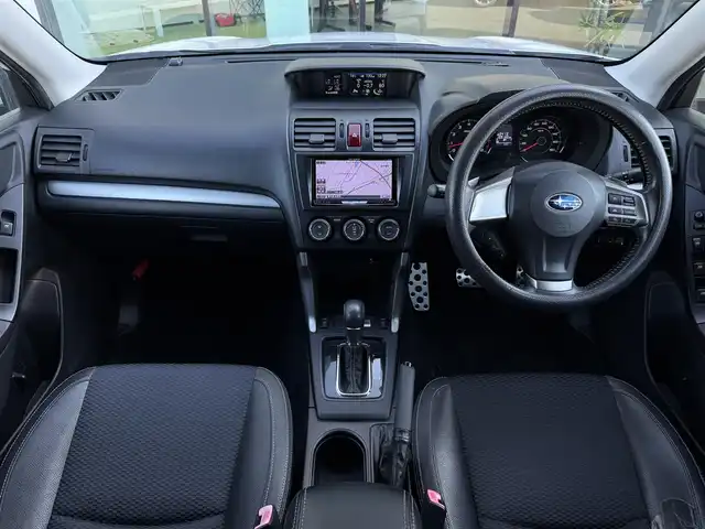 スバル フォレスター 2．0XT アイサイト 栃木県 2014(平26)年 11万km サテンホワイトパール 車検期限令和9年6月23日まで/サンルーフ/社外ナビ/Bluetoothオーディオ/DVD再生機能/フルセグTV走行中視聴可能/バックカメラ/アイサイト/レーダークルーズコントロール/パワーバックドア/ハーフレザーシート/パワーシート/シートヒーター/純正18インチAW/スマートキー×2