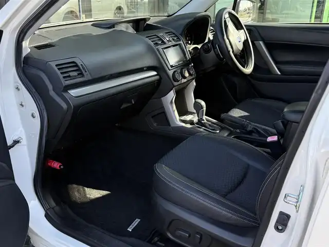 スバル フォレスター 2．0XT アイサイト 栃木県 2014(平26)年 11万km サテンホワイトパール 車検期限令和9年6月23日まで/サンルーフ/社外ナビ/Bluetoothオーディオ/DVD再生機能/フルセグTV走行中視聴可能/バックカメラ/アイサイト/レーダークルーズコントロール/パワーバックドア/ハーフレザーシート/パワーシート/シートヒーター/純正18インチAW/スマートキー×2