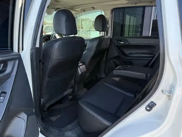 スバル フォレスター 2．0XT アイサイト 栃木県 2014(平26)年 11万km サテンホワイトパール 車検期限令和9年6月23日まで/サンルーフ/社外ナビ/Bluetoothオーディオ/DVD再生機能/フルセグTV走行中視聴可能/バックカメラ/アイサイト/レーダークルーズコントロール/パワーバックドア/ハーフレザーシート/パワーシート/シートヒーター/純正18インチAW/スマートキー×2