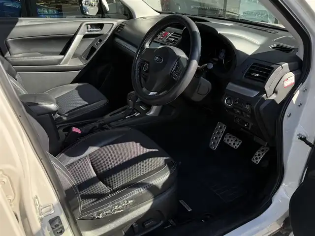 スバル フォレスター 2．0XT アイサイト 栃木県 2014(平26)年 11万km サテンホワイトパール 車検期限令和9年6月23日まで/サンルーフ/社外ナビ/Bluetoothオーディオ/DVD再生機能/フルセグTV走行中視聴可能/バックカメラ/アイサイト/レーダークルーズコントロール/パワーバックドア/ハーフレザーシート/パワーシート/シートヒーター/純正18インチAW/スマートキー×2