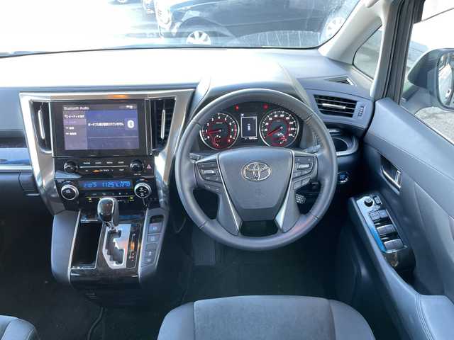 トヨタ アルファード S 神奈川県 2023(令5)年 1.3万km ホワイトパールクリスタルシャイン ワンオーナー/ダブルサンルーフ/純正ナビ（BT/AM/FM/Miracast）/フルセグTV/バックカメラ/トヨタセーフティセンス/レーンキープアシスト/レーダークルーズコントロール/クリアランスソナー/オートハイビーム/横滑り防止装置/両側パワースライドドア/革巻きステアリング/ステアリングスイッチ/LEDヘッドライト/フォグランプ/ビルトインETC/社外フロアマット/純正ドアバイザー/スマートキー　2本/プッシュスタート/保証書/取扱説明書