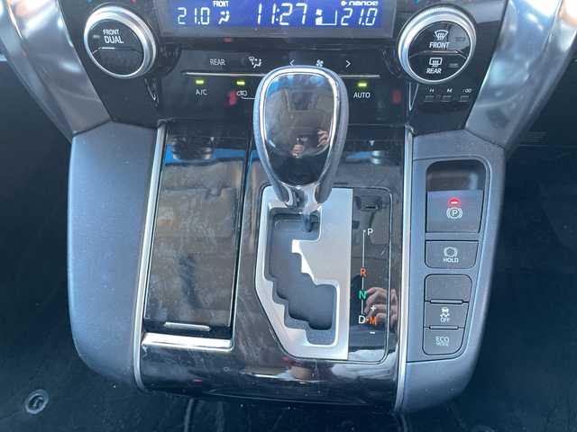 トヨタ アルファード S 神奈川県 2023(令5)年 1.3万km ホワイトパールクリスタルシャイン ワンオーナー/ダブルサンルーフ/純正ナビ（BT/AM/FM/Miracast）/フルセグTV/バックカメラ/トヨタセーフティセンス/レーンキープアシスト/レーダークルーズコントロール/クリアランスソナー/オートハイビーム/横滑り防止装置/両側パワースライドドア/革巻きステアリング/ステアリングスイッチ/LEDヘッドライト/フォグランプ/ビルトインETC/社外フロアマット/純正ドアバイザー/スマートキー　2本/プッシュスタート/保証書/取扱説明書