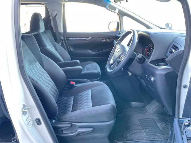 トヨタ アルファード S 神奈川県 2023(令5)年 1.3万km ホワイトパールクリスタルシャイン ワンオーナー/ダブルサンルーフ/純正ナビ（BT/AM/FM/Miracast）/フルセグTV/バックカメラ/トヨタセーフティセンス/レーンキープアシスト/レーダークルーズコントロール/クリアランスソナー/オートハイビーム/横滑り防止装置/両側パワースライドドア/革巻きステアリング/ステアリングスイッチ/LEDヘッドライト/フォグランプ/ビルトインETC/社外フロアマット/純正ドアバイザー/スマートキー　2本/プッシュスタート/保証書/取扱説明書