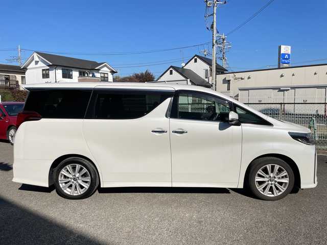 トヨタ アルファード S 神奈川県 2023(令5)年 1.3万km ホワイトパールクリスタルシャイン ワンオーナー/ダブルサンルーフ/純正ナビ（BT/AM/FM/Miracast）/フルセグTV/バックカメラ/トヨタセーフティセンス/レーンキープアシスト/レーダークルーズコントロール/クリアランスソナー/オートハイビーム/横滑り防止装置/両側パワースライドドア/革巻きステアリング/ステアリングスイッチ/LEDヘッドライト/フォグランプ/ビルトインETC/社外フロアマット/純正ドアバイザー/スマートキー　2本/プッシュスタート/保証書/取扱説明書