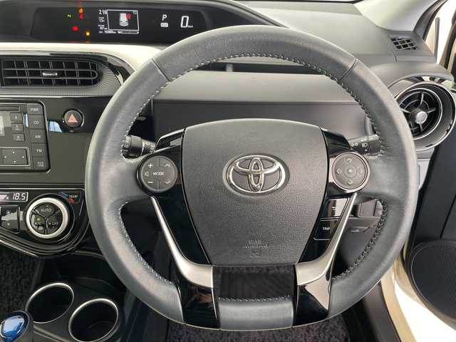 トヨタ アクア クロスオーバー グラム 愛知県 2019(令1)年 1.1万km ベージュ トヨタセーフティセンス/シートヒーター/純正オーディオ/コーナーセンサー/純正アルミホイール/LEDヘッドライト/オートマチックハイビーム/衝突軽減システム/CD/ステアリングスイッチ/スマートキー/プッシュスタート