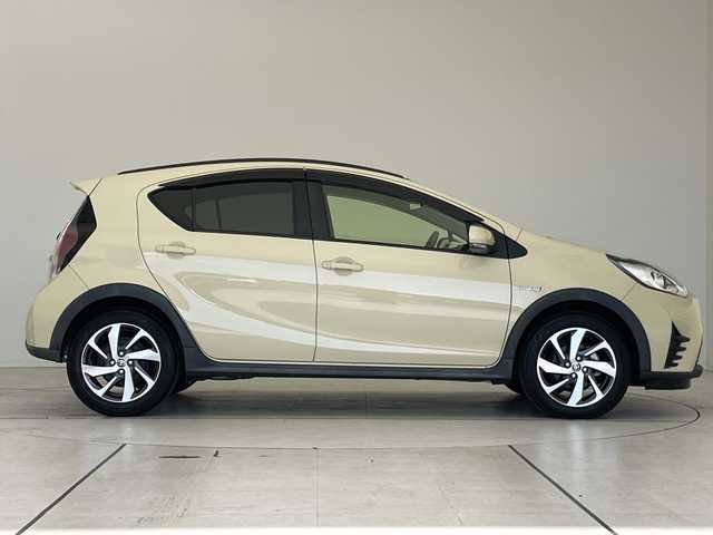 トヨタ アクア クロスオーバー グラム 愛知県 2019(令1)年 1.1万km ベージュ トヨタセーフティセンス/シートヒーター/純正オーディオ/コーナーセンサー/純正アルミホイール/LEDヘッドライト/オートマチックハイビーム/衝突軽減システム/CD/ステアリングスイッチ/スマートキー/プッシュスタート