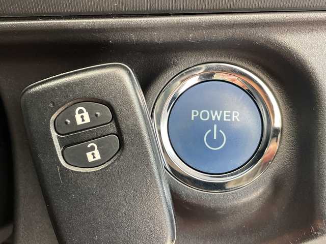 トヨタ アクア クロスオーバー グラム 愛知県 2019(令1)年 1.1万km ベージュ トヨタセーフティセンス/シートヒーター/純正オーディオ/コーナーセンサー/純正アルミホイール/LEDヘッドライト/オートマチックハイビーム/衝突軽減システム/CD/ステアリングスイッチ/スマートキー/プッシュスタート