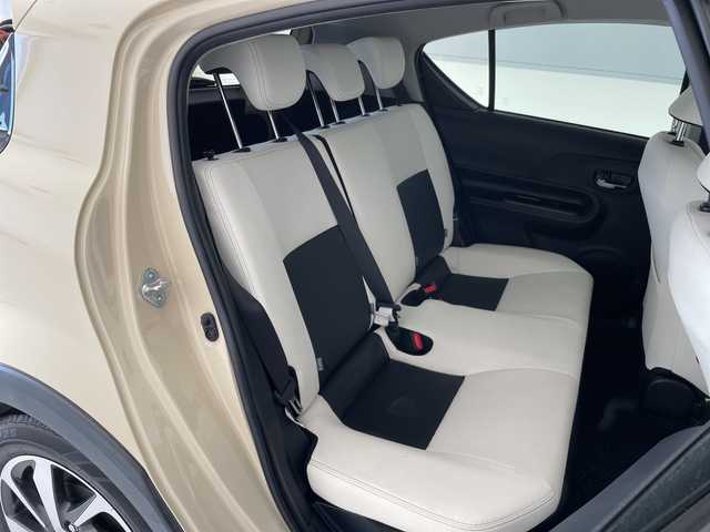 トヨタ アクア クロスオーバー グラム 愛知県 2019(令1)年 1.1万km ベージュ トヨタセーフティセンス/シートヒーター/純正オーディオ/コーナーセンサー/純正アルミホイール/LEDヘッドライト/オートマチックハイビーム/衝突軽減システム/CD/ステアリングスイッチ/スマートキー/プッシュスタート