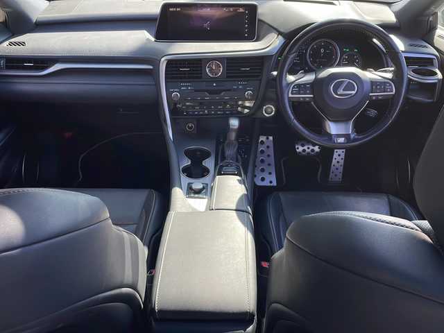 レクサス ＲＸ 200t Fスポーツ 静岡県 2017(平29)年 7.2万km ホワイトノーヴァガラスフレーク 純正メモリナビ/・CD/・DVD/・フルセグＴＶ/・Bluetooth/・USB/・AM/・FM/主要装備/・サンルーフ/・衝突軽減/・レーンキープ/・追従クルコン/・BSM/・コーナーセンサー前後/・バックカメラ/・ETC2.0/・ドラレコ前/・HUD/・パワーバックドア/・レザーシート/・パワーシートD/N席/・シートヒーターD/N席/・エアシートD/N席/・ハンドルヒーター/・ルーフレール/・社外フロアマット/・純正アルミホイール