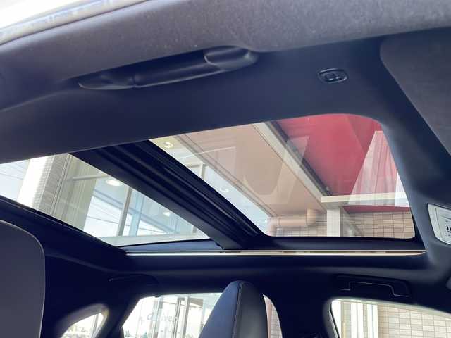 レクサス ＲＸ 200t Fスポーツ 静岡県 2017(平29)年 7.2万km ホワイトノーヴァガラスフレーク 純正メモリナビ/・CD/・DVD/・フルセグＴＶ/・Bluetooth/・USB/・AM/・FM/主要装備/・サンルーフ/・衝突軽減/・レーンキープ/・追従クルコン/・BSM/・コーナーセンサー前後/・バックカメラ/・ETC2.0/・ドラレコ前/・HUD/・パワーバックドア/・レザーシート/・パワーシートD/N席/・シートヒーターD/N席/・エアシートD/N席/・ハンドルヒーター/・ルーフレール/・社外フロアマット/・純正アルミホイール