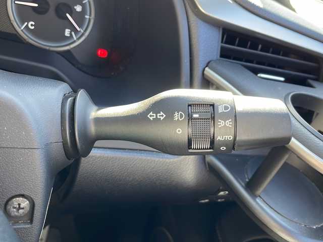 レクサス ＲＸ 200t Fスポーツ 静岡県 2017(平29)年 7.2万km ホワイトノーヴァガラスフレーク 純正メモリナビ/・CD/・DVD/・フルセグＴＶ/・Bluetooth/・USB/・AM/・FM/主要装備/・サンルーフ/・衝突軽減/・レーンキープ/・追従クルコン/・BSM/・コーナーセンサー前後/・バックカメラ/・ETC2.0/・ドラレコ前/・HUD/・パワーバックドア/・レザーシート/・パワーシートD/N席/・シートヒーターD/N席/・エアシートD/N席/・ハンドルヒーター/・ルーフレール/・社外フロアマット/・純正アルミホイール