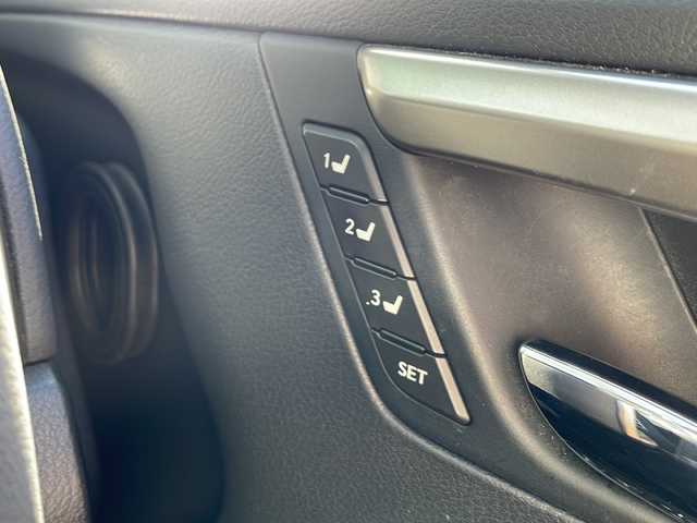 レクサス ＲＸ 200t Fスポーツ 静岡県 2017(平29)年 7.2万km ホワイトノーヴァガラスフレーク 純正メモリナビ/・CD/・DVD/・フルセグＴＶ/・Bluetooth/・USB/・AM/・FM/主要装備/・サンルーフ/・衝突軽減/・レーンキープ/・追従クルコン/・BSM/・コーナーセンサー前後/・バックカメラ/・ETC2.0/・ドラレコ前/・HUD/・パワーバックドア/・レザーシート/・パワーシートD/N席/・シートヒーターD/N席/・エアシートD/N席/・ハンドルヒーター/・ルーフレール/・社外フロアマット/・純正アルミホイール