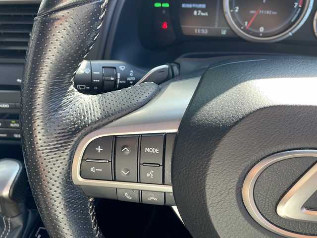 レクサス ＲＸ 200t Fスポーツ 静岡県 2017(平29)年 7.2万km ホワイトノーヴァガラスフレーク 純正メモリナビ/・CD/・DVD/・フルセグＴＶ/・Bluetooth/・USB/・AM/・FM/主要装備/・サンルーフ/・衝突軽減/・レーンキープ/・追従クルコン/・BSM/・コーナーセンサー前後/・バックカメラ/・ETC2.0/・ドラレコ前/・HUD/・パワーバックドア/・レザーシート/・パワーシートD/N席/・シートヒーターD/N席/・エアシートD/N席/・ハンドルヒーター/・ルーフレール/・社外フロアマット/・純正アルミホイール