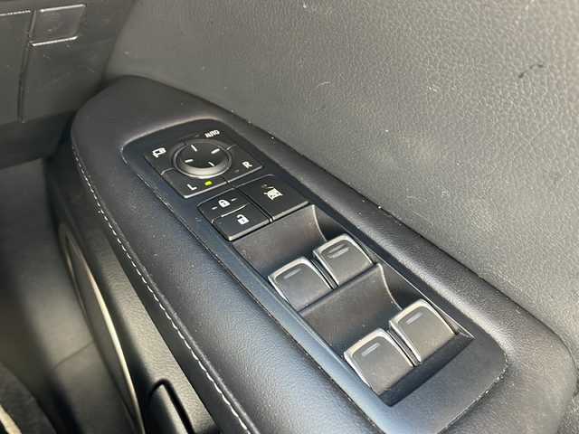 レクサス ＲＸ 200t Fスポーツ 静岡県 2017(平29)年 7.2万km ホワイトノーヴァガラスフレーク 純正メモリナビ/・CD/・DVD/・フルセグＴＶ/・Bluetooth/・USB/・AM/・FM/主要装備/・サンルーフ/・衝突軽減/・レーンキープ/・追従クルコン/・BSM/・コーナーセンサー前後/・バックカメラ/・ETC2.0/・ドラレコ前/・HUD/・パワーバックドア/・レザーシート/・パワーシートD/N席/・シートヒーターD/N席/・エアシートD/N席/・ハンドルヒーター/・ルーフレール/・社外フロアマット/・純正アルミホイール