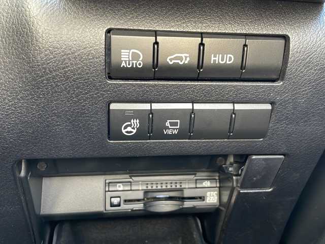 レクサス ＲＸ 200t Fスポーツ 静岡県 2017(平29)年 7.2万km ホワイトノーヴァガラスフレーク 純正メモリナビ/・CD/・DVD/・フルセグＴＶ/・Bluetooth/・USB/・AM/・FM/主要装備/・サンルーフ/・衝突軽減/・レーンキープ/・追従クルコン/・BSM/・コーナーセンサー前後/・バックカメラ/・ETC2.0/・ドラレコ前/・HUD/・パワーバックドア/・レザーシート/・パワーシートD/N席/・シートヒーターD/N席/・エアシートD/N席/・ハンドルヒーター/・ルーフレール/・社外フロアマット/・純正アルミホイール