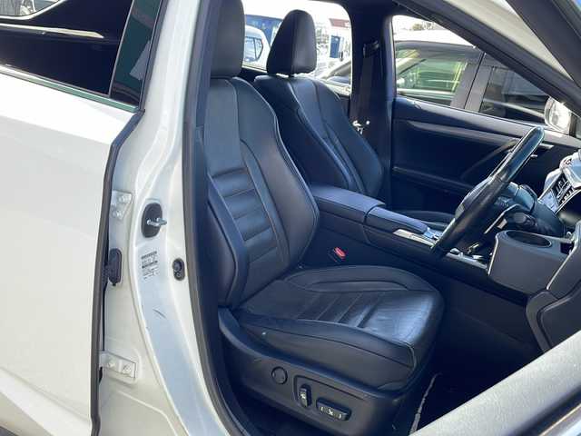 レクサス ＲＸ 200t Fスポーツ 静岡県 2017(平29)年 7.2万km ホワイトノーヴァガラスフレーク 純正メモリナビ/・CD/・DVD/・フルセグＴＶ/・Bluetooth/・USB/・AM/・FM/主要装備/・サンルーフ/・衝突軽減/・レーンキープ/・追従クルコン/・BSM/・コーナーセンサー前後/・バックカメラ/・ETC2.0/・ドラレコ前/・HUD/・パワーバックドア/・レザーシート/・パワーシートD/N席/・シートヒーターD/N席/・エアシートD/N席/・ハンドルヒーター/・ルーフレール/・社外フロアマット/・純正アルミホイール