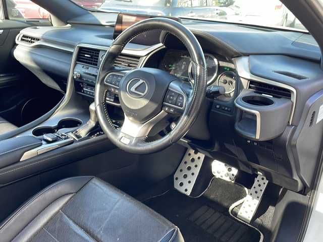 レクサス ＲＸ 200t Fスポーツ 静岡県 2017(平29)年 7.2万km ホワイトノーヴァガラスフレーク 純正メモリナビ/・CD/・DVD/・フルセグＴＶ/・Bluetooth/・USB/・AM/・FM/主要装備/・サンルーフ/・衝突軽減/・レーンキープ/・追従クルコン/・BSM/・コーナーセンサー前後/・バックカメラ/・ETC2.0/・ドラレコ前/・HUD/・パワーバックドア/・レザーシート/・パワーシートD/N席/・シートヒーターD/N席/・エアシートD/N席/・ハンドルヒーター/・ルーフレール/・社外フロアマット/・純正アルミホイール