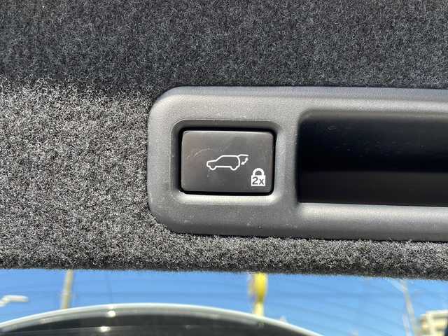 レクサス ＲＸ 200t Fスポーツ 静岡県 2017(平29)年 7.2万km ホワイトノーヴァガラスフレーク 純正メモリナビ/・CD/・DVD/・フルセグＴＶ/・Bluetooth/・USB/・AM/・FM/主要装備/・サンルーフ/・衝突軽減/・レーンキープ/・追従クルコン/・BSM/・コーナーセンサー前後/・バックカメラ/・ETC2.0/・ドラレコ前/・HUD/・パワーバックドア/・レザーシート/・パワーシートD/N席/・シートヒーターD/N席/・エアシートD/N席/・ハンドルヒーター/・ルーフレール/・社外フロアマット/・純正アルミホイール