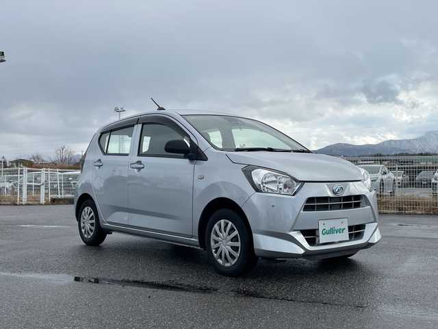 ダイハツ ミラ イース 富山県 2020(令2)年 6.1万km ブライトシルバーメタリック 禁煙車　/社外メモリナビ【Ｂｌｕｅｔｏｏｔｈ】　/ＵＳＢ　/ＩＰＯＤ　/ＡＵＸ　/バックカメラ　/アンチロックブレーキシステム/横滑り防止装置　/コーナーセンサー【前後】　/レーンアシスト　/盗難防止装置　/衝突被害軽減システム　/踏み間違い防止/アイドリングストップ/エアコン/取扱説明書/記録簿/パワーステアリング/パワーウィンドゥ/リモコンキー/スペアキー1本/社外フロアマット
