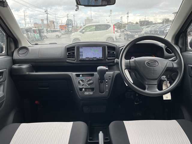 ダイハツ ミラ イース 富山県 2020(令2)年 6.1万km ブライトシルバーメタリック 禁煙車　/社外メモリナビ【Ｂｌｕｅｔｏｏｔｈ】　/ＵＳＢ　/ＩＰＯＤ　/ＡＵＸ　/バックカメラ　/アンチロックブレーキシステム/横滑り防止装置　/コーナーセンサー【前後】　/レーンアシスト　/盗難防止装置　/衝突被害軽減システム　/踏み間違い防止/アイドリングストップ/エアコン/取扱説明書/記録簿/パワーステアリング/パワーウィンドゥ/リモコンキー/スペアキー1本/社外フロアマット