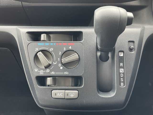 ダイハツ ミラ イース 富山県 2020(令2)年 6.1万km ブライトシルバーメタリック 禁煙車　/社外メモリナビ【Ｂｌｕｅｔｏｏｔｈ】　/ＵＳＢ　/ＩＰＯＤ　/ＡＵＸ　/バックカメラ　/アンチロックブレーキシステム/横滑り防止装置　/コーナーセンサー【前後】　/レーンアシスト　/盗難防止装置　/衝突被害軽減システム　/踏み間違い防止/アイドリングストップ/エアコン/取扱説明書/記録簿/パワーステアリング/パワーウィンドゥ/リモコンキー/スペアキー1本/社外フロアマット