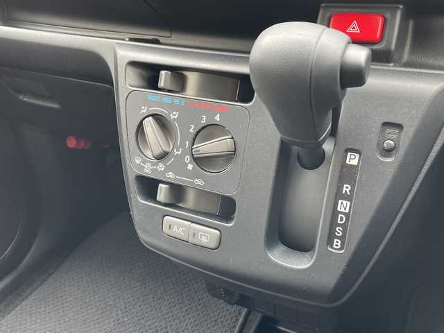 ダイハツ ミラ イース 富山県 2020(令2)年 6.1万km ブライトシルバーメタリック 禁煙車　/社外メモリナビ【Ｂｌｕｅｔｏｏｔｈ】　/ＵＳＢ　/ＩＰＯＤ　/ＡＵＸ　/バックカメラ　/アンチロックブレーキシステム/横滑り防止装置　/コーナーセンサー【前後】　/レーンアシスト　/盗難防止装置　/衝突被害軽減システム　/踏み間違い防止/アイドリングストップ/エアコン/取扱説明書/記録簿/パワーステアリング/パワーウィンドゥ/リモコンキー/スペアキー1本/社外フロアマット