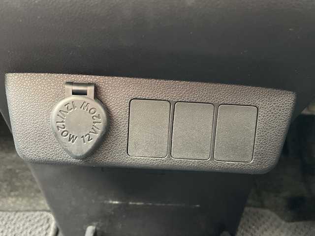 ダイハツ ミラ イース 富山県 2020(令2)年 6.1万km ブライトシルバーメタリック 禁煙車　/社外メモリナビ【Ｂｌｕｅｔｏｏｔｈ】　/ＵＳＢ　/ＩＰＯＤ　/ＡＵＸ　/バックカメラ　/アンチロックブレーキシステム/横滑り防止装置　/コーナーセンサー【前後】　/レーンアシスト　/盗難防止装置　/衝突被害軽減システム　/踏み間違い防止/アイドリングストップ/エアコン/取扱説明書/記録簿/パワーステアリング/パワーウィンドゥ/リモコンキー/スペアキー1本/社外フロアマット