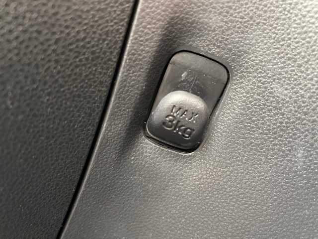 ダイハツ ミラ イース 富山県 2020(令2)年 6.1万km ブライトシルバーメタリック 禁煙車　/社外メモリナビ【Ｂｌｕｅｔｏｏｔｈ】　/ＵＳＢ　/ＩＰＯＤ　/ＡＵＸ　/バックカメラ　/アンチロックブレーキシステム/横滑り防止装置　/コーナーセンサー【前後】　/レーンアシスト　/盗難防止装置　/衝突被害軽減システム　/踏み間違い防止/アイドリングストップ/エアコン/取扱説明書/記録簿/パワーステアリング/パワーウィンドゥ/リモコンキー/スペアキー1本/社外フロアマット