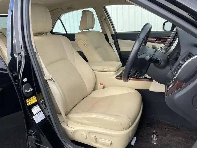 トヨタ クラウン ロイヤル ロイヤルサルーン G 福岡県 2016(平28)年 4.5万km ブラック メーカー純正ナビ/フルセグTV/CD/DVD/BT/HDD/AM/FM/パノラミックビューモニター/レーダークルーズコントロール/クリアランスソナー/純正17AW/ステアリングリモコン/オートハイビーム/HIDオートライト/フォグランプ/ビルトインETC/スマートキー/プッシュスタート/シートメモリー/パワーシート/シートベンチレーション/シートヒーター/ロールサンシェード