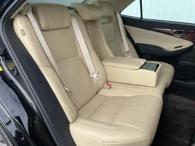 トヨタ クラウン ロイヤル ロイヤルサルーン G 福岡県 2016(平28)年 4.5万km ブラック メーカー純正ナビ/フルセグTV/CD/DVD/BT/HDD/AM/FM/パノラミックビューモニター/レーダークルーズコントロール/クリアランスソナー/純正17AW/ステアリングリモコン/オートハイビーム/HIDオートライト/フォグランプ/ビルトインETC/スマートキー/プッシュスタート/シートメモリー/パワーシート/シートベンチレーション/シートヒーター/ロールサンシェード