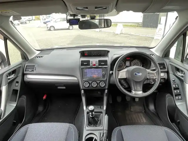 スバル フォレスター 2．0i－L 道央・札幌 2014(平26)年 8.5万km クリスタルブラックシリカ 4WD/社外SDナビ/AM/FM/CD/DVD/フルセグTV/BT/横滑り防止システム/ヒルスタートアシストコントロール/ドライブレコーダー/クルーズコントロール/前席パワーシート/前席シートヒーター/アルミホイール冬タイヤ積込/225/60/R17 2018年　6mm/オートライト/スマートキー/ETC/ドアバイザー/プッシュスタート/電動格納ミラー