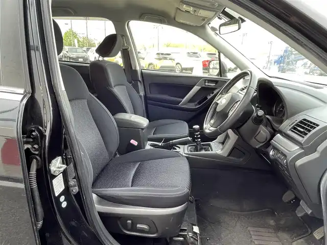 スバル フォレスター 2．0i－L 道央・札幌 2014(平26)年 8.5万km クリスタルブラックシリカ 4WD/社外SDナビ/AM/FM/CD/DVD/フルセグTV/BT/横滑り防止システム/ヒルスタートアシストコントロール/ドライブレコーダー/クルーズコントロール/前席パワーシート/前席シートヒーター/アルミホイール冬タイヤ積込/225/60/R17 2018年　6mm/オートライト/スマートキー/ETC/ドアバイザー/プッシュスタート/電動格納ミラー
