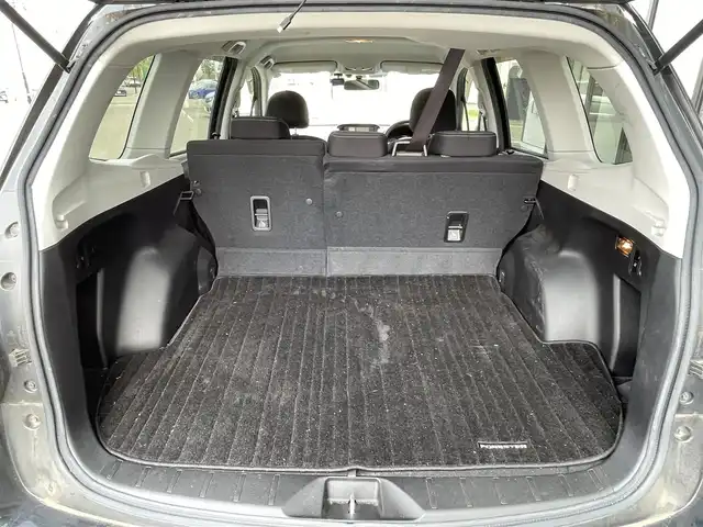 スバル フォレスター 2．0i－L 道央・札幌 2014(平26)年 8.5万km クリスタルブラックシリカ 4WD/社外SDナビ/AM/FM/CD/DVD/フルセグTV/BT/横滑り防止システム/ヒルスタートアシストコントロール/ドライブレコーダー/クルーズコントロール/前席パワーシート/前席シートヒーター/アルミホイール冬タイヤ積込/225/60/R17 2018年　6mm/オートライト/スマートキー/ETC/ドアバイザー/プッシュスタート/電動格納ミラー
