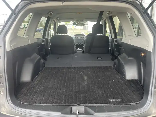 スバル フォレスター 2．0i－L 道央・札幌 2014(平26)年 8.5万km クリスタルブラックシリカ 4WD/社外SDナビ/AM/FM/CD/DVD/フルセグTV/BT/横滑り防止システム/ヒルスタートアシストコントロール/ドライブレコーダー/クルーズコントロール/前席パワーシート/前席シートヒーター/アルミホイール冬タイヤ積込/225/60/R17 2018年　6mm/オートライト/スマートキー/ETC/ドアバイザー/プッシュスタート/電動格納ミラー