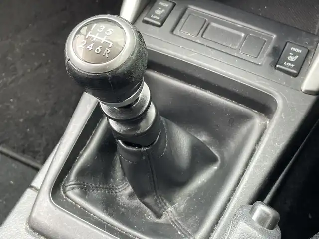 スバル フォレスター 2．0i－L 道央・札幌 2014(平26)年 8.5万km クリスタルブラックシリカ 4WD/社外SDナビ/AM/FM/CD/DVD/フルセグTV/BT/横滑り防止システム/ヒルスタートアシストコントロール/ドライブレコーダー/クルーズコントロール/前席パワーシート/前席シートヒーター/アルミホイール冬タイヤ積込/225/60/R17 2018年　6mm/オートライト/スマートキー/ETC/ドアバイザー/プッシュスタート/電動格納ミラー