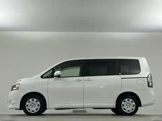 トヨタ ヴォクシー X Lエディション 埼玉県 2007(平19)年 16.2万km ホワイトパールクリスタルシャイン 純正ナビ　地デジ　ＣＤ　ＤＶＤ　バックカメラ　前後ドライブレコーダー　ＥＴＣ　片側パワースライドドア　横滑り防止機能　フロアマット　ドアバイザー　プッシュスタート　スマートキー　純正１５インチＡＷ