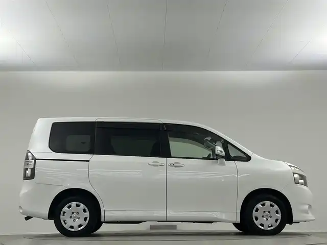 トヨタ ヴォクシー X Lエディション 埼玉県 2007(平19)年 16.2万km ホワイトパールクリスタルシャイン 純正ナビ　地デジ　ＣＤ　ＤＶＤ　バックカメラ　前後ドライブレコーダー　ＥＴＣ　片側パワースライドドア　横滑り防止機能　フロアマット　ドアバイザー　プッシュスタート　スマートキー　純正１５インチＡＷ