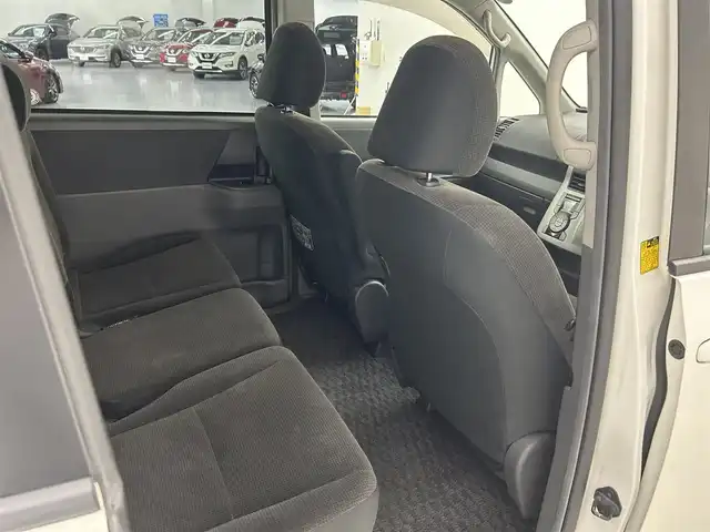 トヨタ ヴォクシー X Lエディション 埼玉県 2007(平19)年 16.2万km ホワイトパールクリスタルシャイン 純正ナビ　地デジ　ＣＤ　ＤＶＤ　バックカメラ　前後ドライブレコーダー　ＥＴＣ　片側パワースライドドア　横滑り防止機能　フロアマット　ドアバイザー　プッシュスタート　スマートキー　純正１５インチＡＷ