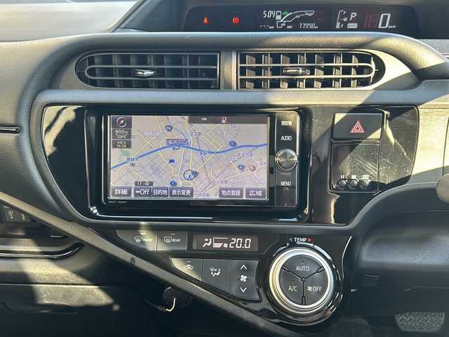 トヨタ アクア 福井県 2016(平28)年 7.8万km ライムホワイトパールクリスタルシャイン スマートキー/プッシュスタート/ヘッドライトレベライザー/オートライト/