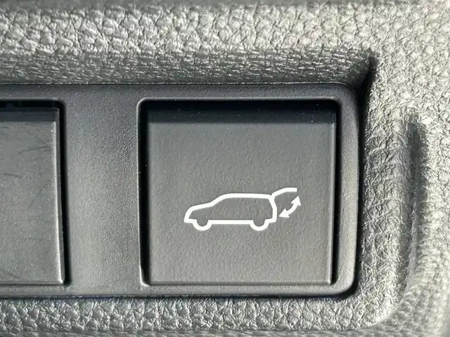トヨタ カローラ クロス ハイブリッド Z 奈良県 2021(令3)年 3.2万km プラチナホワイトパールマイカ 純正ディスプレイオーディオ　/フルセグテレビ　/テレビキャンセラー/パワーバックドア　/ビルトインＥＴＣ２．０　/オートハイビーム　/全方位モニター　/プリクラッシュセーフティー　/ブラインドスポットモニター　/コーナーセンサー/アダブティブクルーズコントロール/オートハイビーム/パワシート（運転席のみ）/シートヒーター/純正アルミホイール/フルエアロ（フロント・サイド・リア）/LEDフロントライト/取り扱い説明書/保証書/スペアキーあり