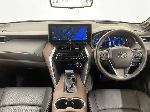 トヨタ ハリアー ハイブリッド Z レザーパッケージ 道央・札幌 2023(令5)年 2.7万km プラチナホワイトパールマイカ /純正ナビ（TV＆BT＆USB＆miacast）//全方位カメラ//寒冷地仕様//革シート//JBL//トヨタセーフティセンス//レーンキープアシスト//レーダークルーズコントロール//衝突被害軽減ブレーキ//ブラインドスポットモニター//クリアランスソナー//レーントレーシングアシスト//リアクロストラフィックアラート//ヘッドアップディスプレイ//ロードサインアシスト//先行車発進告知//オートマチックハイビーム//リアフォグランプ//パワーバックドア//ステアリングヒーター//シートヒーター//エアシート//ビルトインETC2.0//ドアミラーヒーター//LEDヘッドライト//LEDフォグランプ//純正前後ドライブレコーダー//デジタルインナーミラー//モデリスタエアロ//冬タイヤ社外AW積み込み