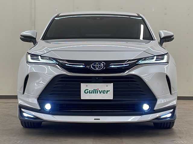 トヨタ ハリアー ハイブリッド Z レザーパッケージ 道央・札幌 2023(令5)年 2.7万km プラチナホワイトパールマイカ /純正ナビ（TV＆BT＆USB＆miacast）//全方位カメラ//寒冷地仕様//革シート//JBL//トヨタセーフティセンス//レーンキープアシスト//レーダークルーズコントロール//衝突被害軽減ブレーキ//ブラインドスポットモニター//クリアランスソナー//レーントレーシングアシスト//リアクロストラフィックアラート//ヘッドアップディスプレイ//ロードサインアシスト//先行車発進告知//オートマチックハイビーム//リアフォグランプ//パワーバックドア//ステアリングヒーター//シートヒーター//エアシート//ビルトインETC2.0//ドアミラーヒーター//LEDヘッドライト//LEDフォグランプ//純正前後ドライブレコーダー//デジタルインナーミラー//モデリスタエアロ//冬タイヤ社外AW積み込み