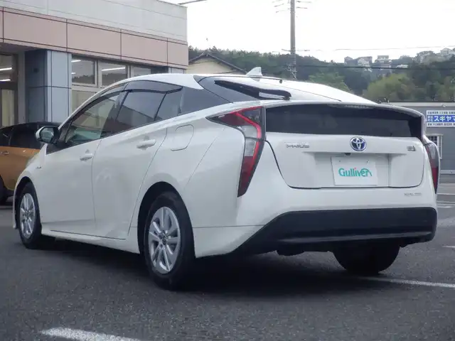 トヨタ プリウス S 静岡県 2016(平28)年 15.4万km ホワイトパールクリスタルシャイン  スマートキー/ プッシュスタート/ 純正SDナビ(NSCP-W64)/ バックカメラ/ Yupiteru 前後ドライブレコーダー/ ビルトインETC/ クルーズコントロール/ 純正LEDヘッドライト/ 純正フロアマット/ ドアバイザー