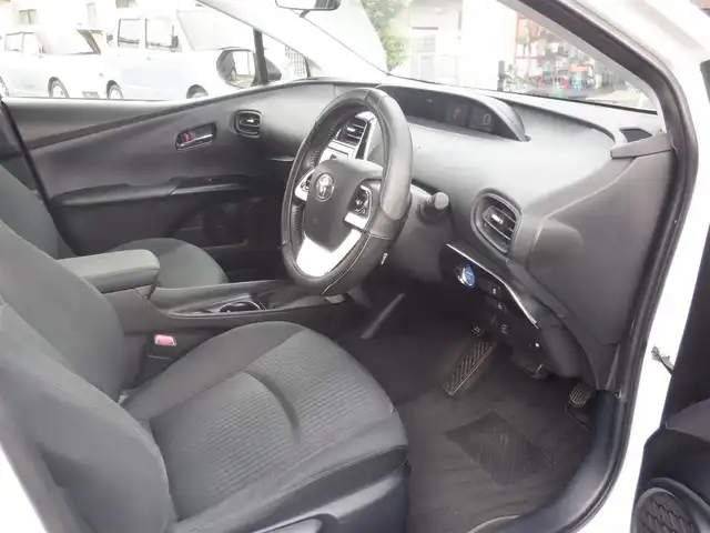 トヨタ プリウス S 静岡県 2016(平28)年 15.4万km ホワイトパールクリスタルシャイン  スマートキー/ プッシュスタート/ 純正SDナビ(NSCP-W64)/ バックカメラ/ Yupiteru 前後ドライブレコーダー/ ビルトインETC/ クルーズコントロール/ 純正LEDヘッドライト/ 純正フロアマット/ ドアバイザー